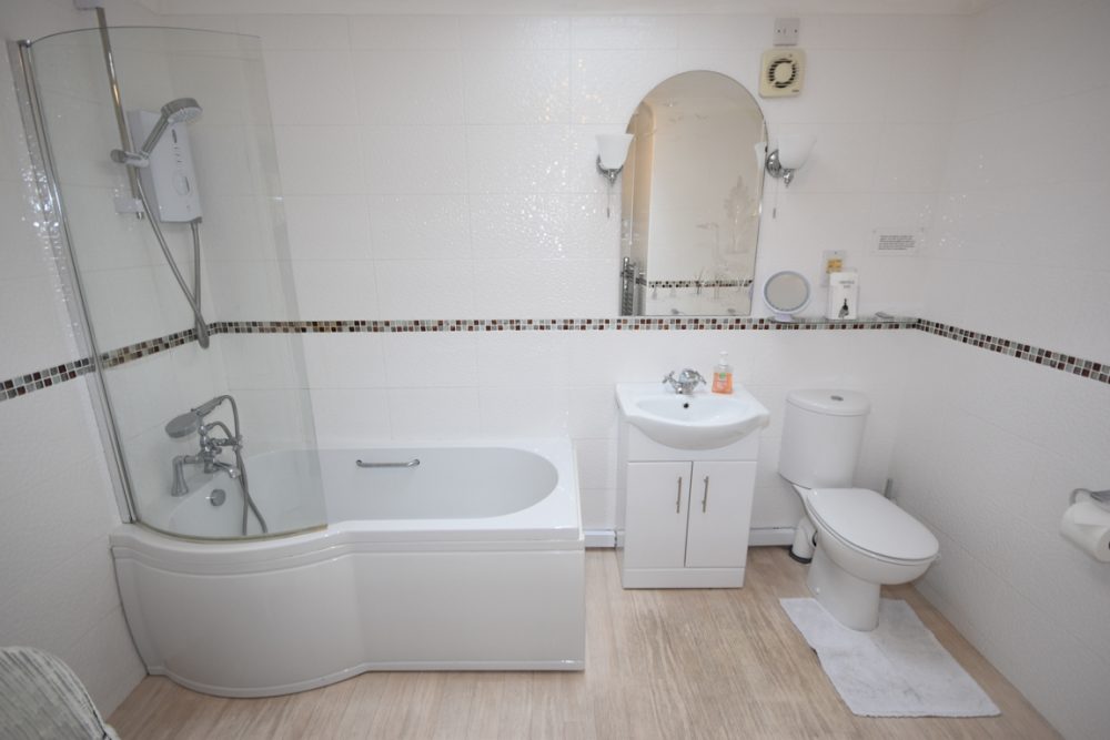 noosa sound bathroom aug 2022